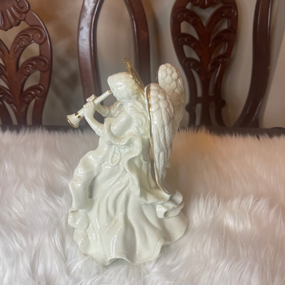 Vintage Dillard's Trimmings Musical Porcelain Angel Figurine 24KT Accents w/ Box - Picture 2 of 7